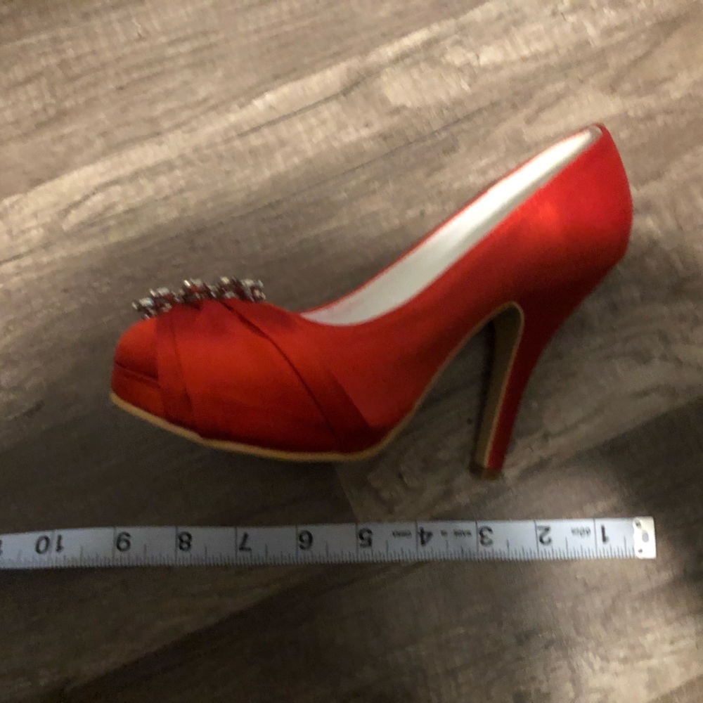 Red Heels - Picture 7 of 10